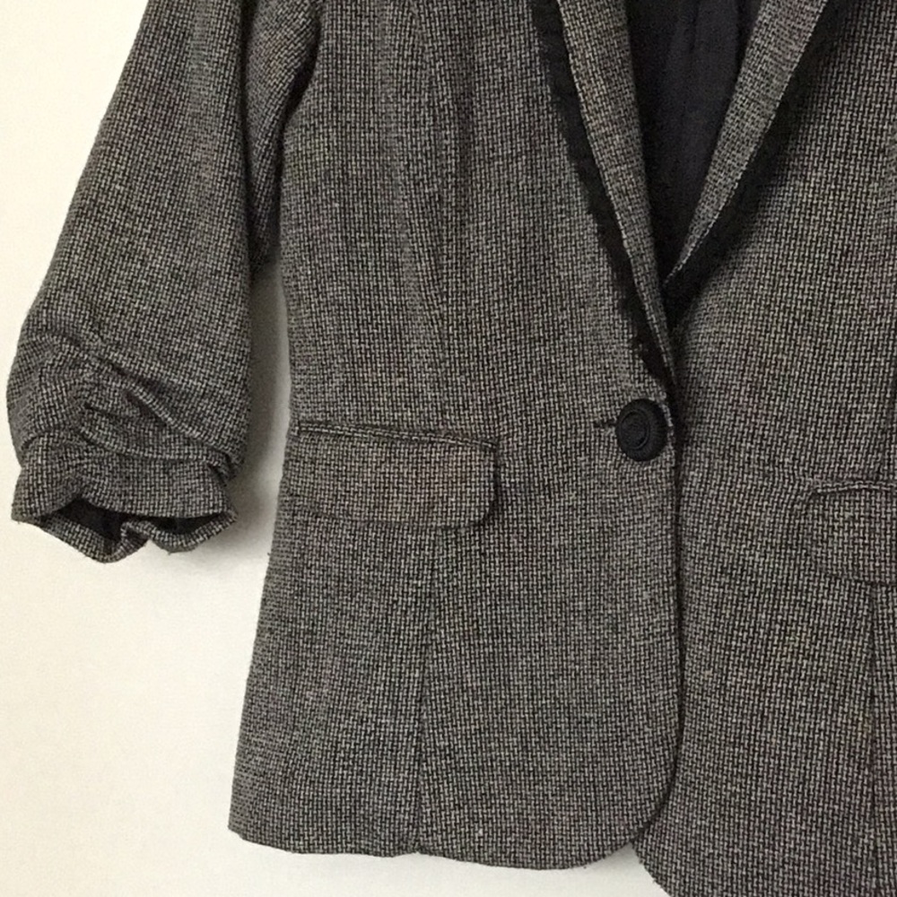 Tweed blazer with ruffle detail (Maurices) - Picture 3 of 4